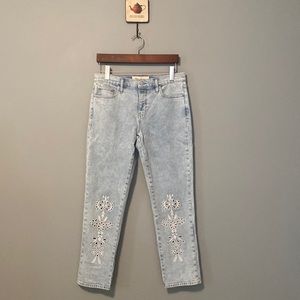 GAP 1969 Mid Rise Girlfriend Jeans with Hollow Embroidery 28R